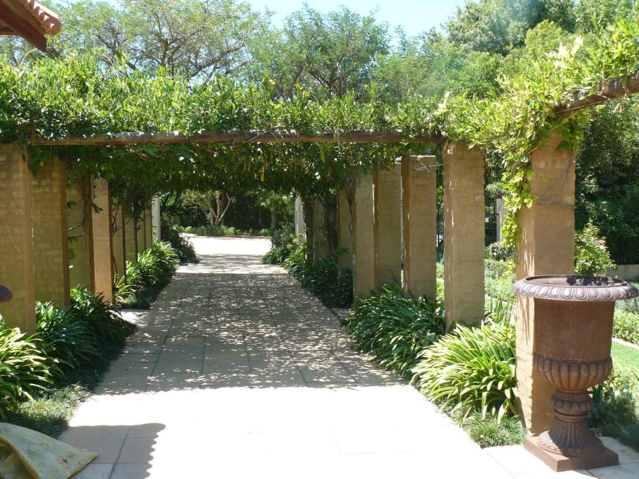 Moon&Sixpence Garden Guest House Muldersdrift Exterior foto